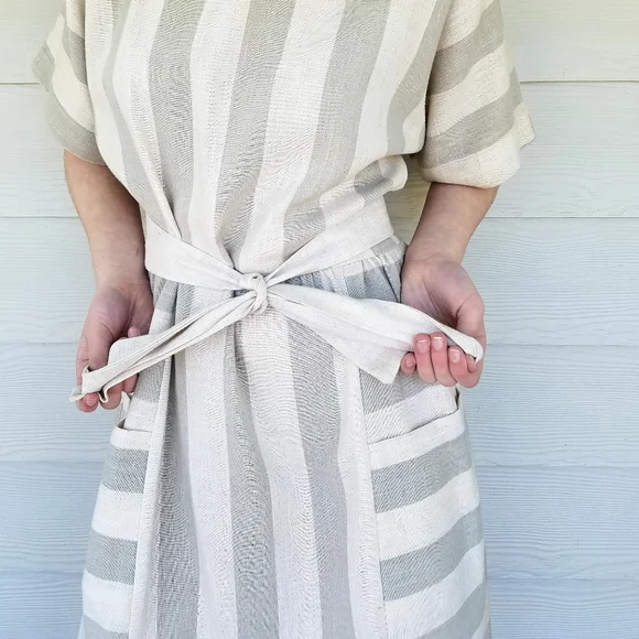 *SOLD*Vintage 80s Minimalist Lagenlook Dress Gray/Oat Color Belted Pockets - Picture 3 of 16